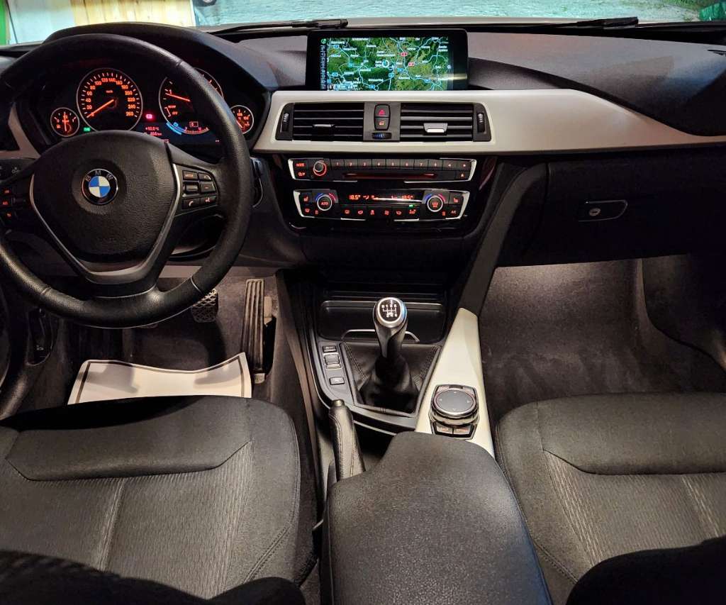 BMW 3er-Reihe 318d Touring Kombi / Family Van